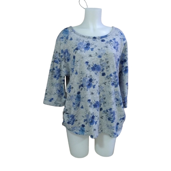 Size 1X plus floral scrunch side short sleeve top - Picture 1 of 14